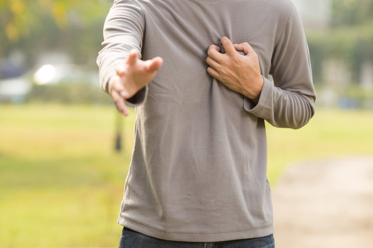Man has chest pain at park