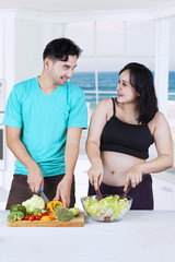 Obraz na płótnie Canvas Couple preparing healthy food together