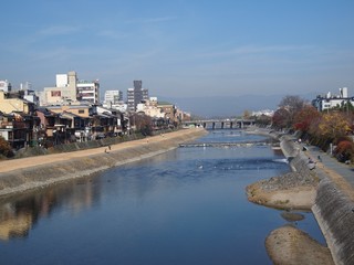 Fototapeta na wymiar 京都　四条大橋から見た鴨川
