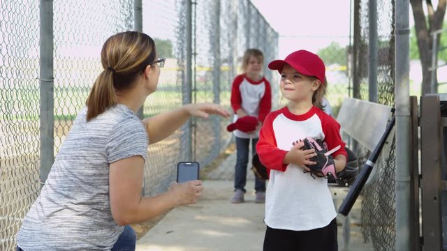 Mom takes picture of daughter in little league team