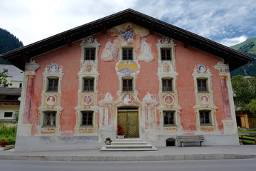 Spätbarocke Fassadenmalerei in Holzgau in Tirol