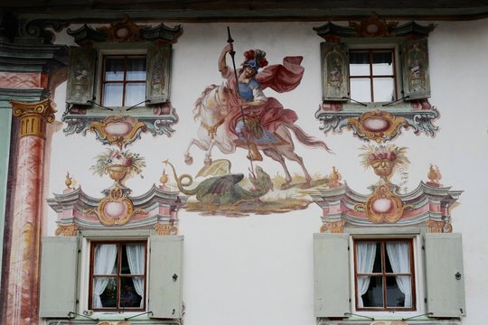 Sp&auml;tbarocke Fassadenmalerei in Holzgau in Tirol