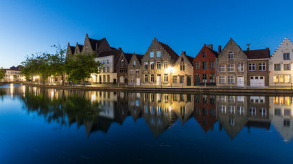 Fototapeta na wymiar Typical row of houses along a channel in Bruges - Belgium