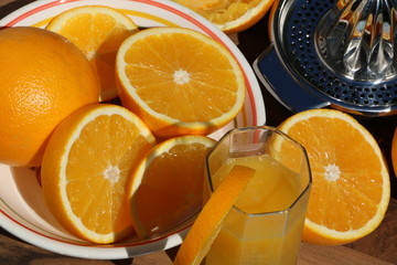 Orangensaft zubereiten