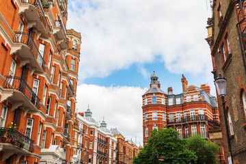 Obraz premium old buildings in Kensington, UK