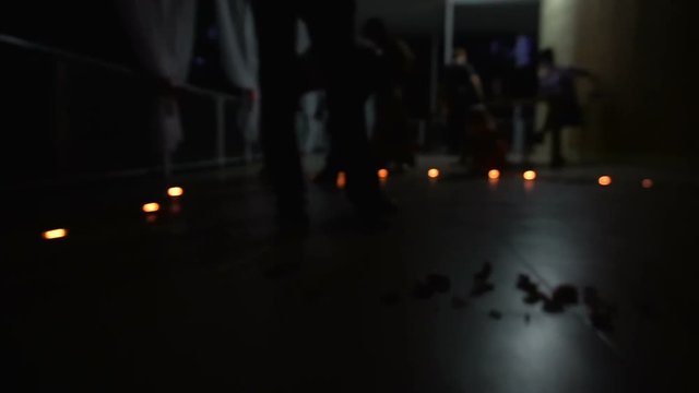 Candles on the floor to dance the bride and groom