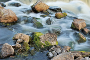 Kamienie i woda © Jacek Rodak
