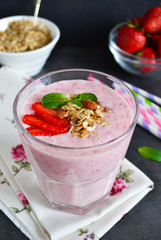 berry smoothies for breakfast with strawberries, oatmeal 