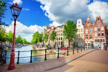 Zelfklevend Fotobehang Gracht in Amsterdam © adisa