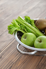 Apples, selery and kiwi