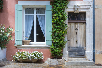 Fototapeta na wymiar Typical house in Saint-Saturnin-les-Apt, France.