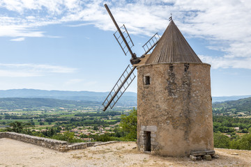 Fototapeta na wymiar Old stone windmill in Saint Saturnin les Apt