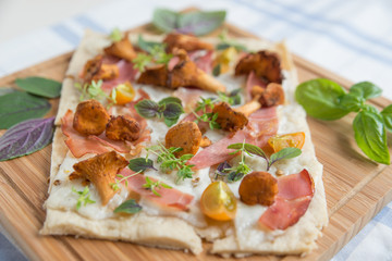 Eierschwammerl Flammkuchen