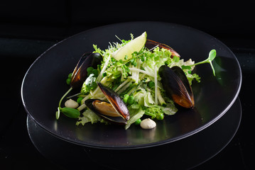 salad with mussels