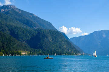 Sport und Erholung auf dem Achensee in Tirol / Österreich
