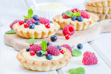tartlets with custard and berries