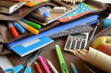 przybory szkolne © Pio Si