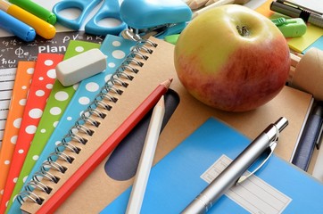 przybory szkolne © Pio Si