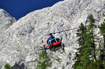 Bergrettungshubschrauber im Einsatz © Karl Allen Lugmayer