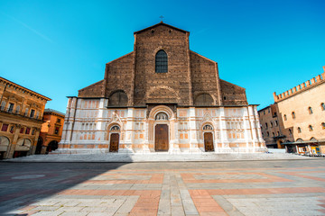 Fototapeta na wymiar San Petronio church on the main square in Bologna city. It is the largest church built in bricks in the world.