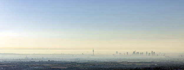 Obraz premium frankfurt am Main in morning fog