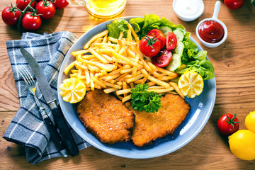 Schnitzel mit Pommes 