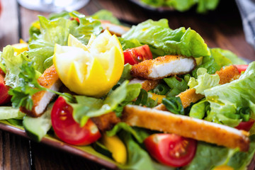 Salat mit Putenstreifen 