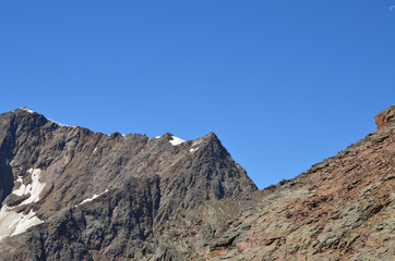Fototapeta premium cime alta montagna ghiaccio ghiacciaio escursione trekking rocce lago ghaiccio