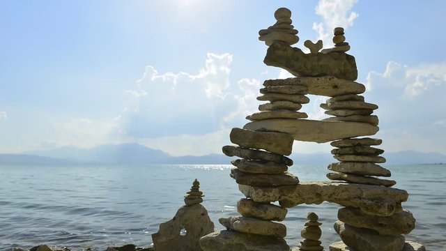 zen taşları ,bulutlar ve g&ouml;l suları