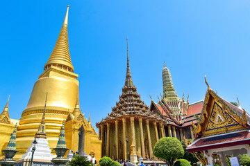 Fototapeta premium Wat Phra Kaew on a Sunny Day