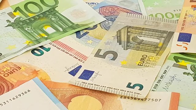 Euro Banknoten als Vollformat , langsam drehend