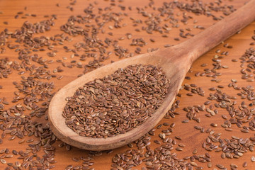 linseed into a spoon