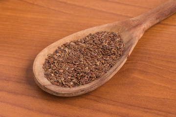 linseed into a spoon