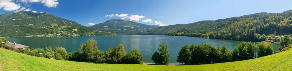 Fototapeta na wymiar Panorama Millstätter See, Blick Richtung Döbriach / Kärnten / Österreich