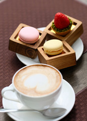 Obraz na płótnie Canvas Cup of cappuccino and macaroons