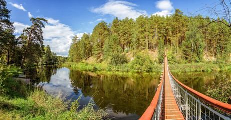 летний пейзаж на Уральской реке Иртыш с подвесным мостом, Россия © 7ynp100