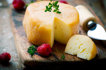 Smoced goat cheese .style vintage