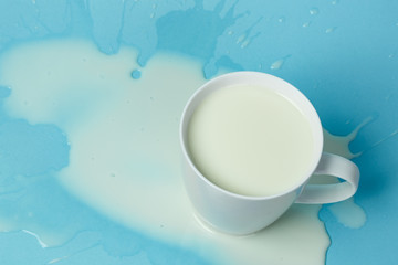 Fototapeta na wymiar Milk splashing from the cup