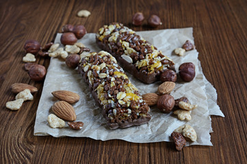 Cereal bars with nuts