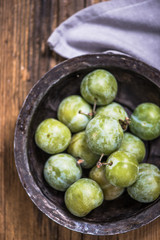 Greengages french plumes