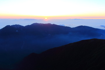 南アルプス北岳での夜明け