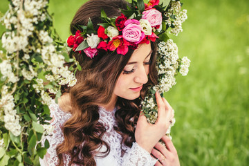 Naklejka premium Beautiful bride on a swing