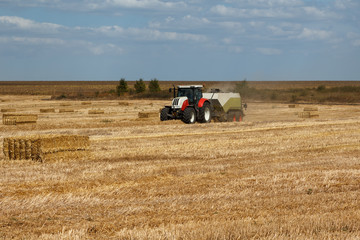Obraz premium Straw baling machine