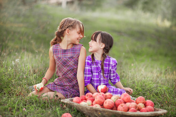 Child eat apple.