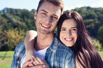 Obraz premium Portrait of happy couple laughing at camera