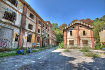 Fototapeta na wymiar Verlassene Fabrik in Norditalien
