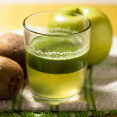 smoothie di kiwi e mela