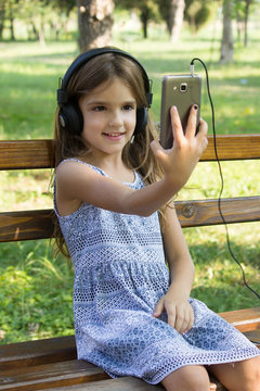 girl take a selfie in park