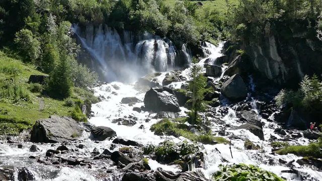 wasserfall / quelle simme, 7 brunnen, lenk, schweiz 