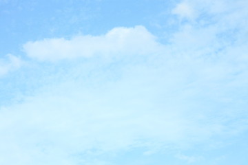 Фон голубого неба с облаком